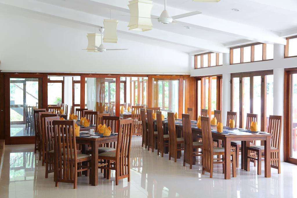 The Lakeside At Nuwarawewa Anuradhapura Exterior photo