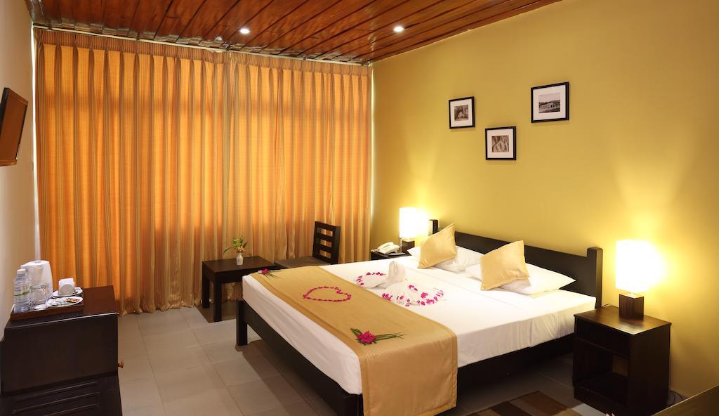 The Lakeside At Nuwarawewa Anuradhapura Room photo