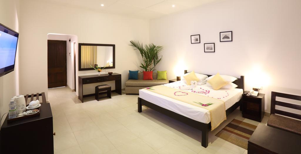 The Lakeside At Nuwarawewa Anuradhapura Exterior photo