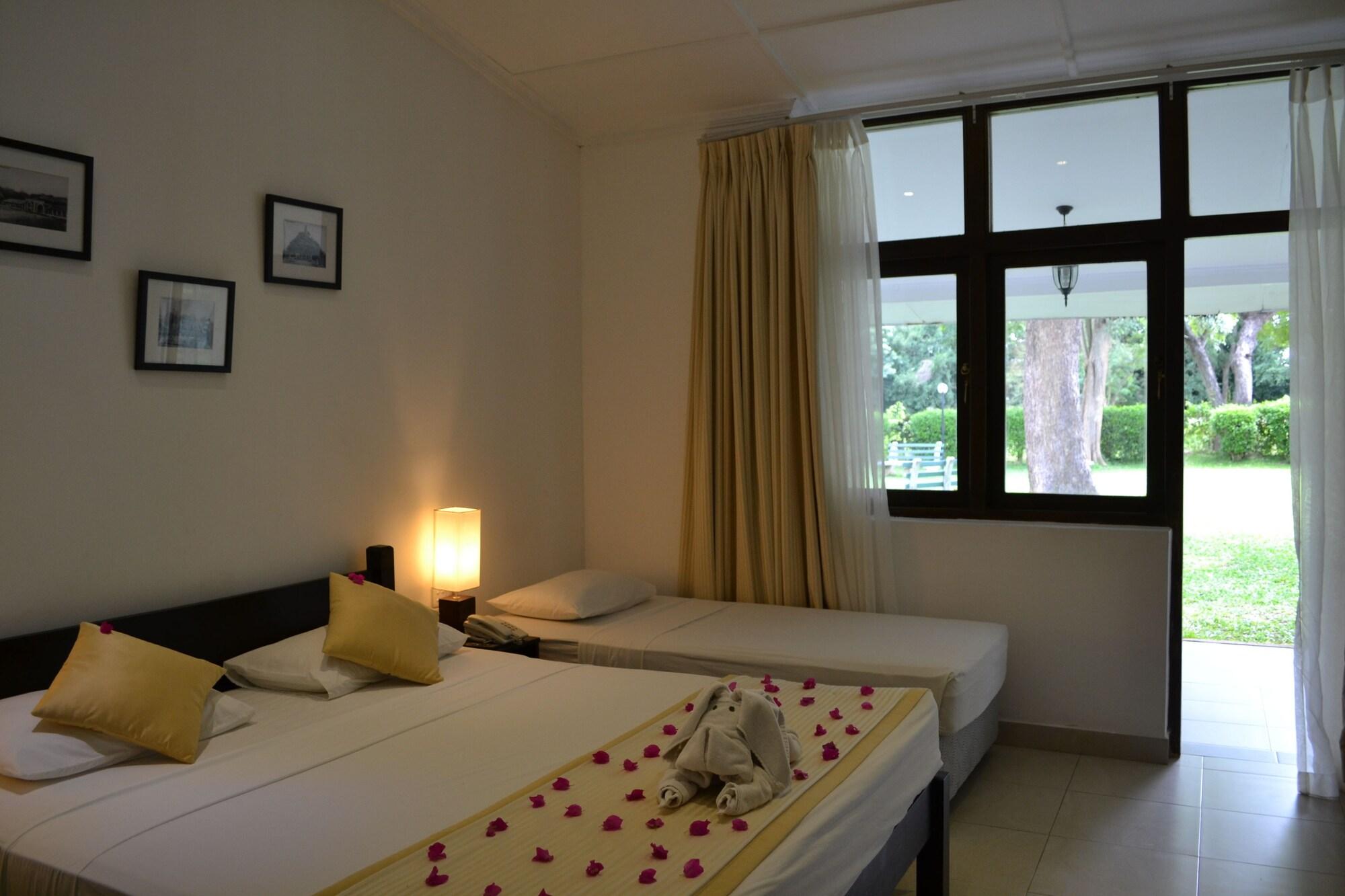 The Lakeside At Nuwarawewa Anuradhapura Exterior photo