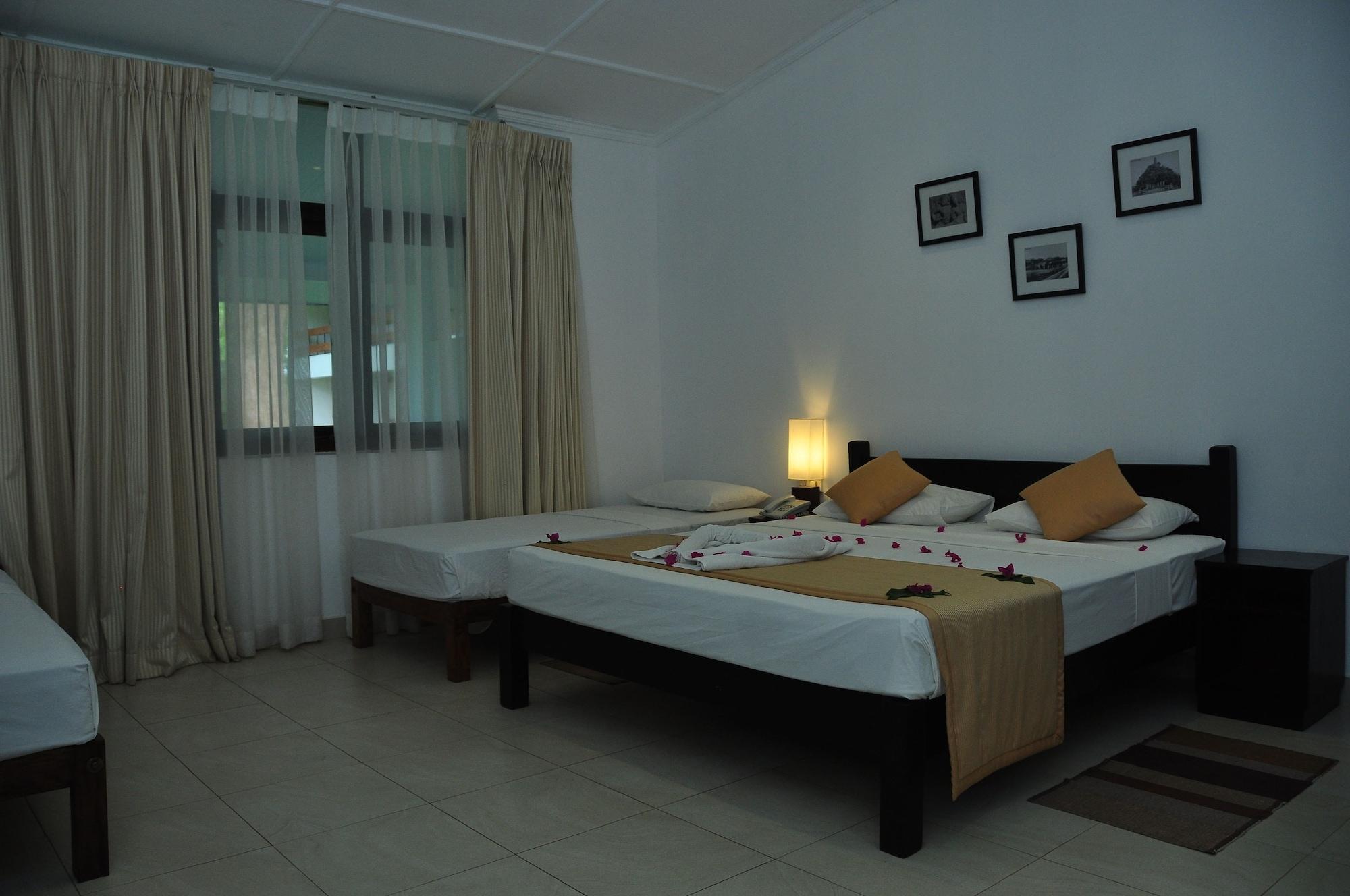 The Lakeside At Nuwarawewa Anuradhapura Exterior photo