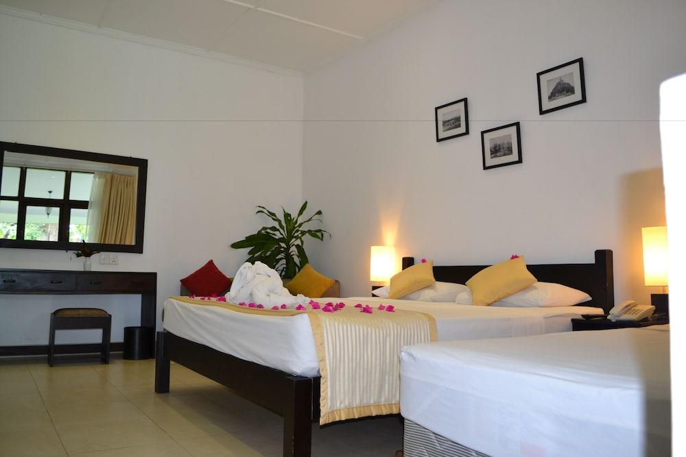The Lakeside At Nuwarawewa Anuradhapura Exterior photo