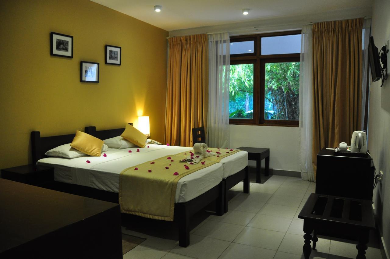 The Lakeside At Nuwarawewa Anuradhapura Exterior photo