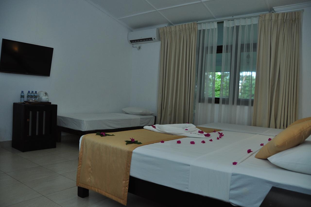 The Lakeside At Nuwarawewa Anuradhapura Exterior photo