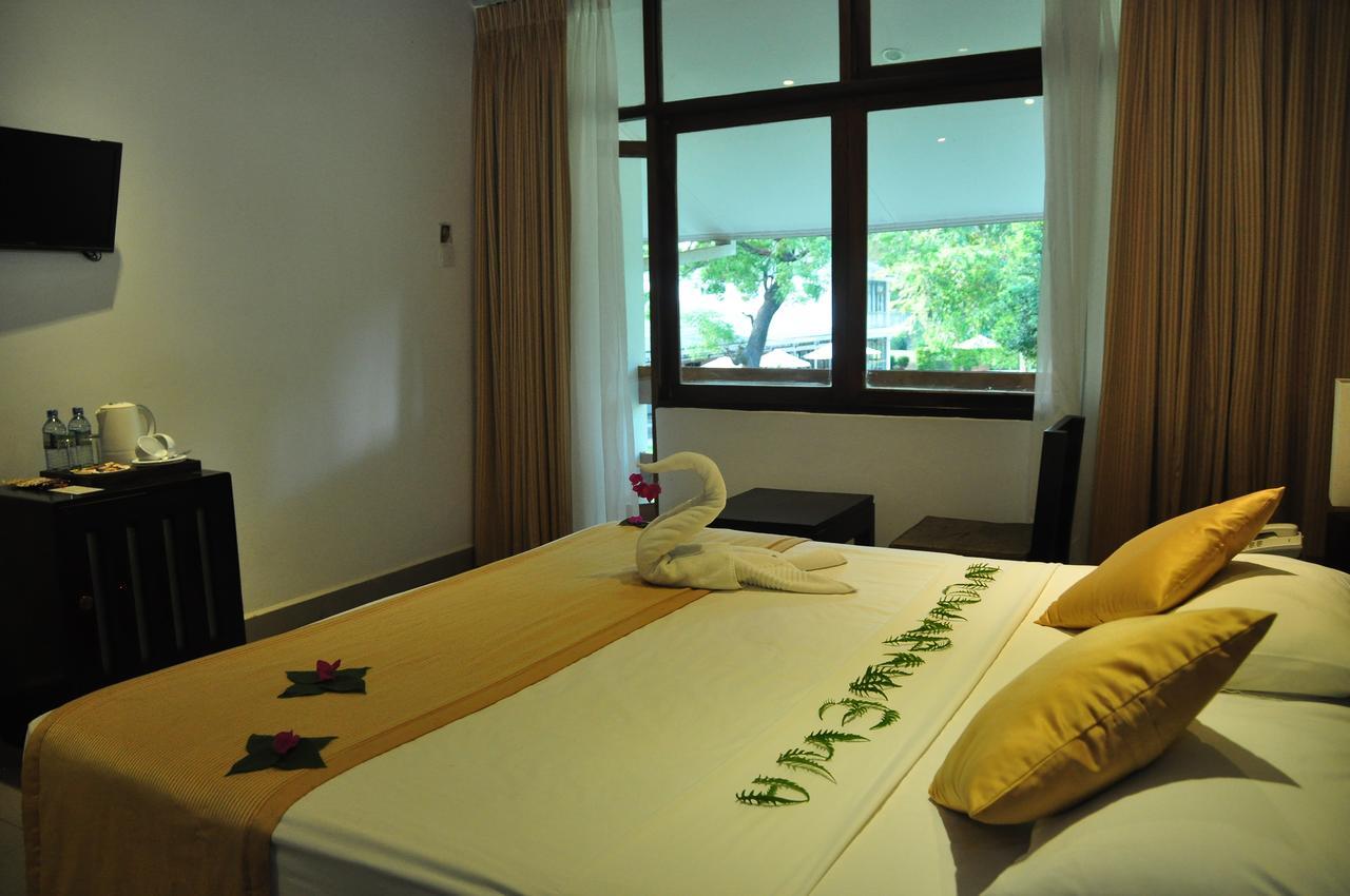 The Lakeside At Nuwarawewa Anuradhapura Exterior photo