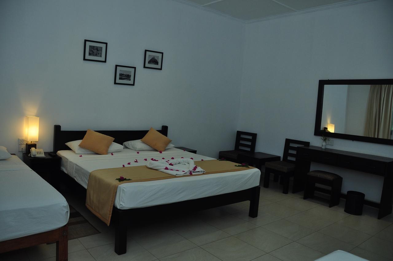 The Lakeside At Nuwarawewa Anuradhapura Exterior photo