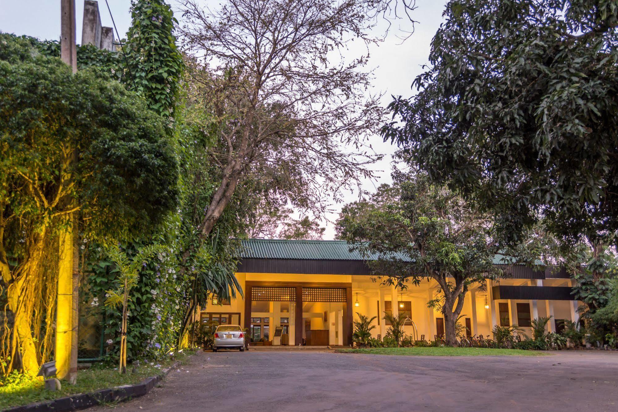 The Lakeside At Nuwarawewa Anuradhapura Exterior photo