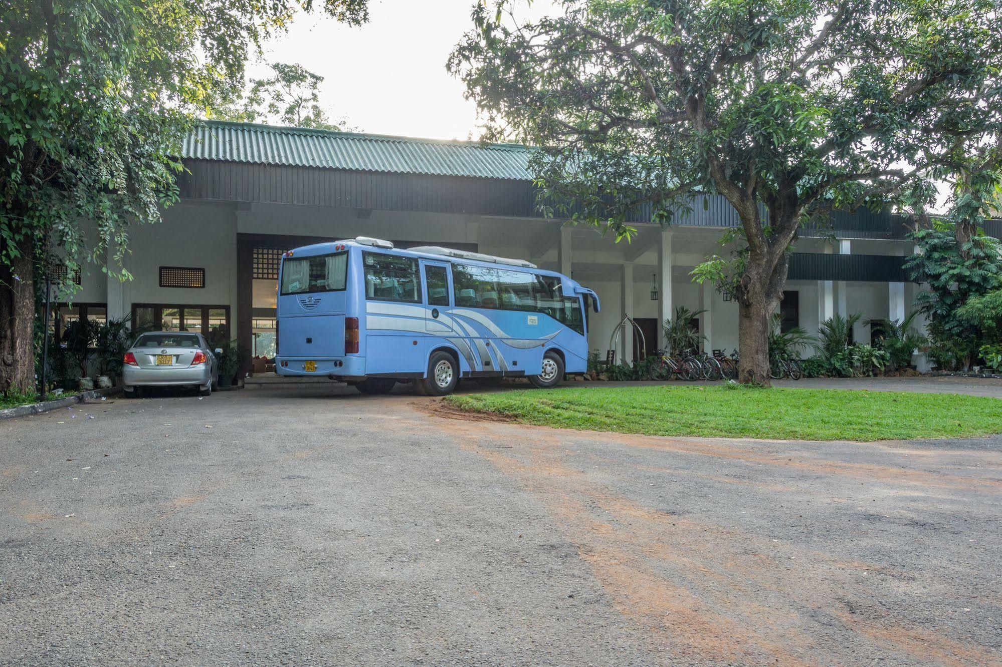 The Lakeside At Nuwarawewa Anuradhapura Exterior photo