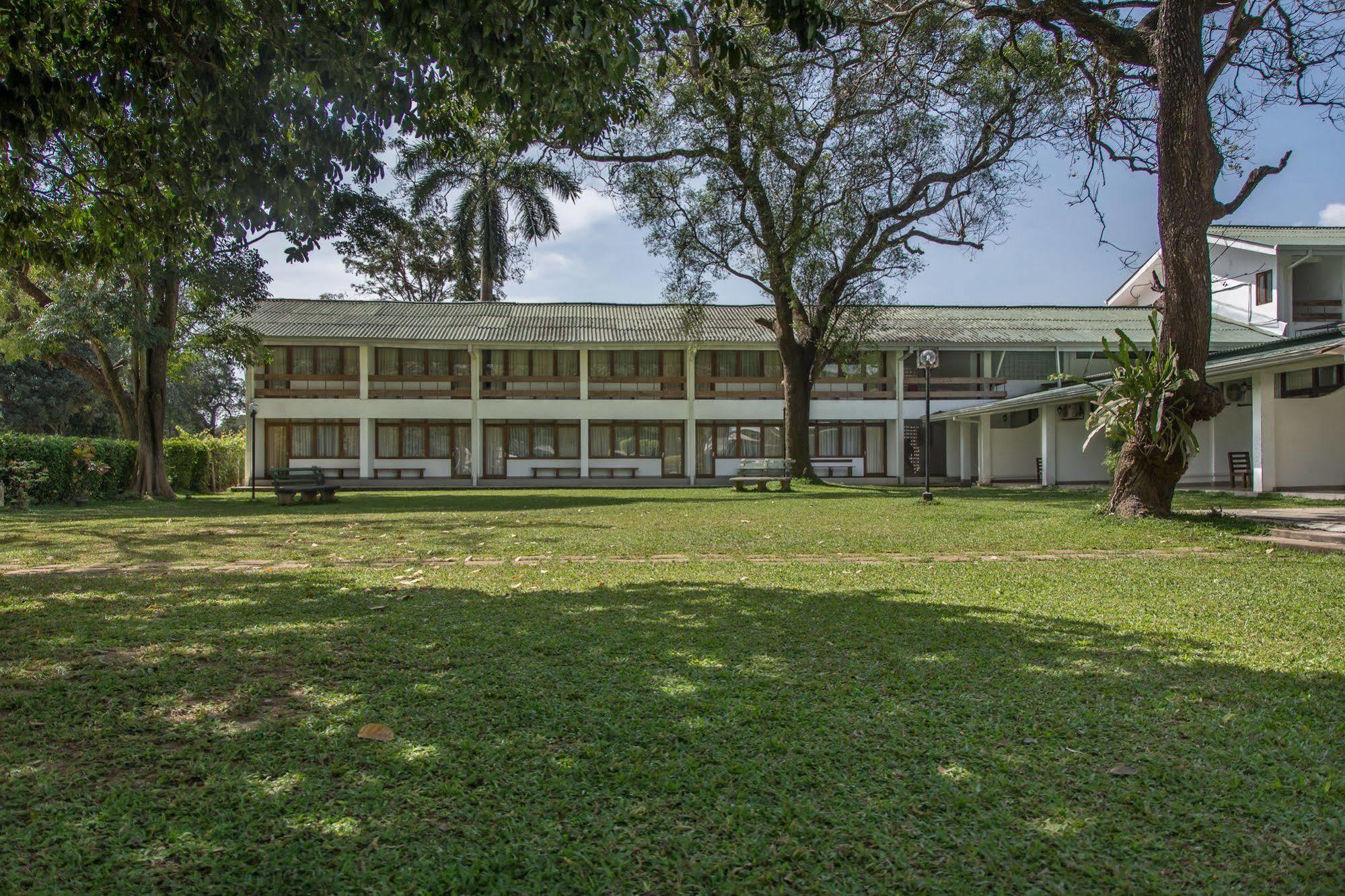 The Lakeside At Nuwarawewa Anuradhapura Exterior photo