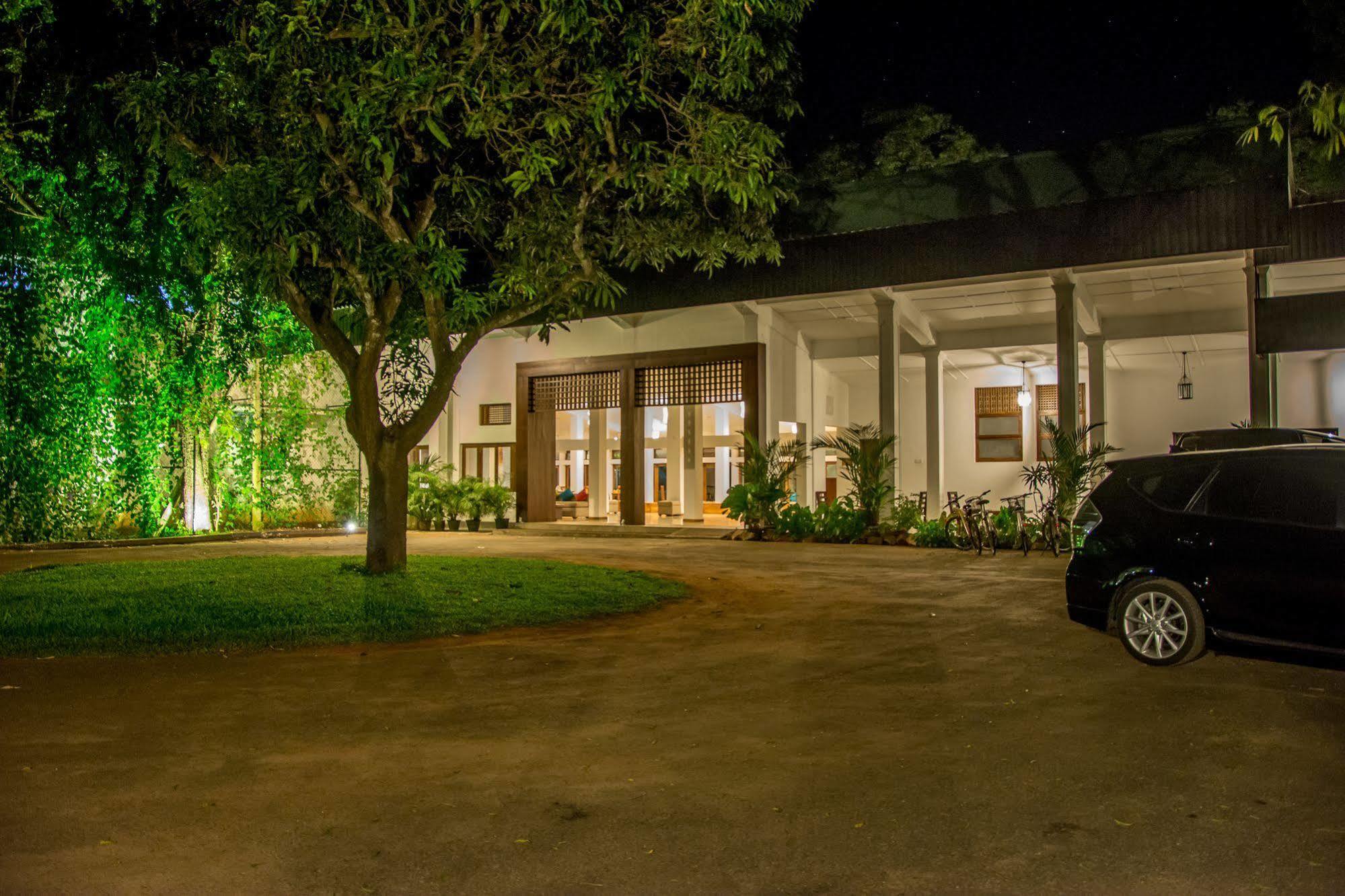 The Lakeside At Nuwarawewa Anuradhapura Exterior photo
