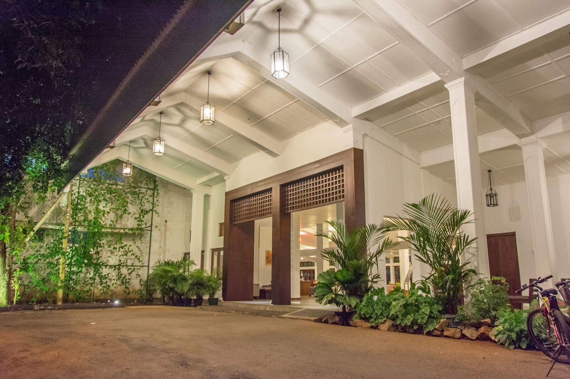 The Lakeside At Nuwarawewa Anuradhapura Exterior photo