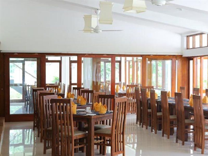 The Lakeside At Nuwarawewa Anuradhapura Exterior photo